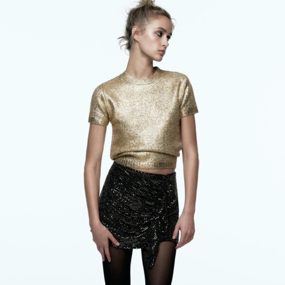 NWT- gold foil s/s crew neck sweater